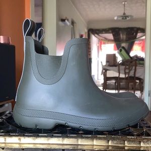 Green Totes rain boots - excellent condition